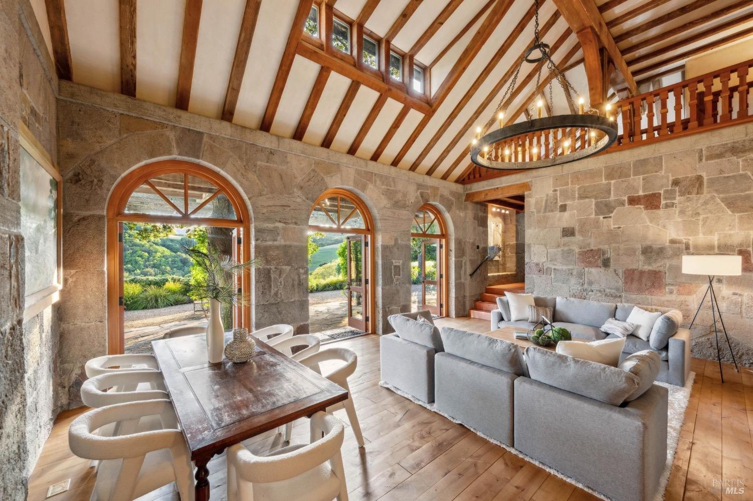 Casa de Chamizal vineyard estate at golden hour